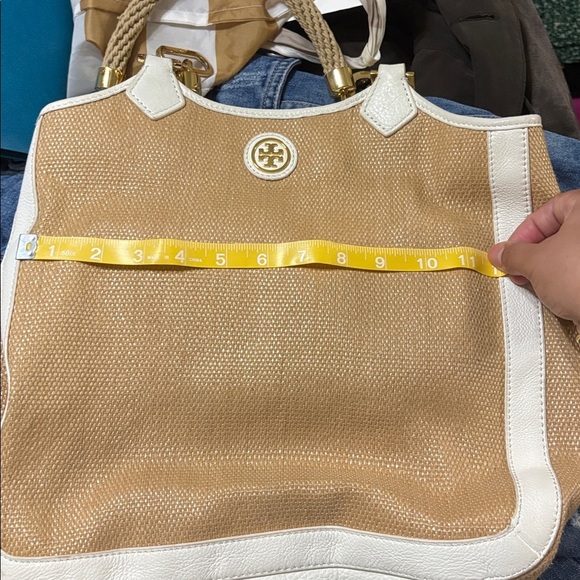Tory Burch Beige and White Tote with Gold Accents - Picture 9 of 12